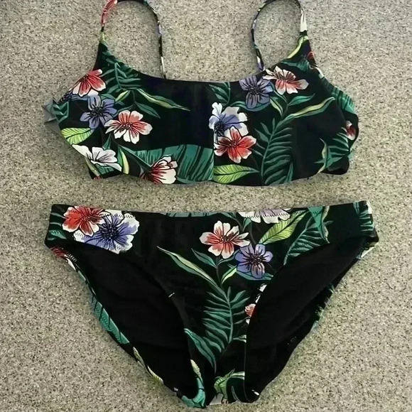 Old Navy Women’s Bathing Suit - Picture 1 of 2